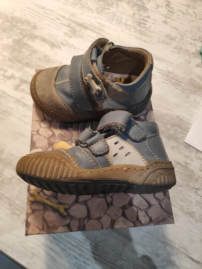 Bottines garçon. Pointure 20. - photo numéro 3