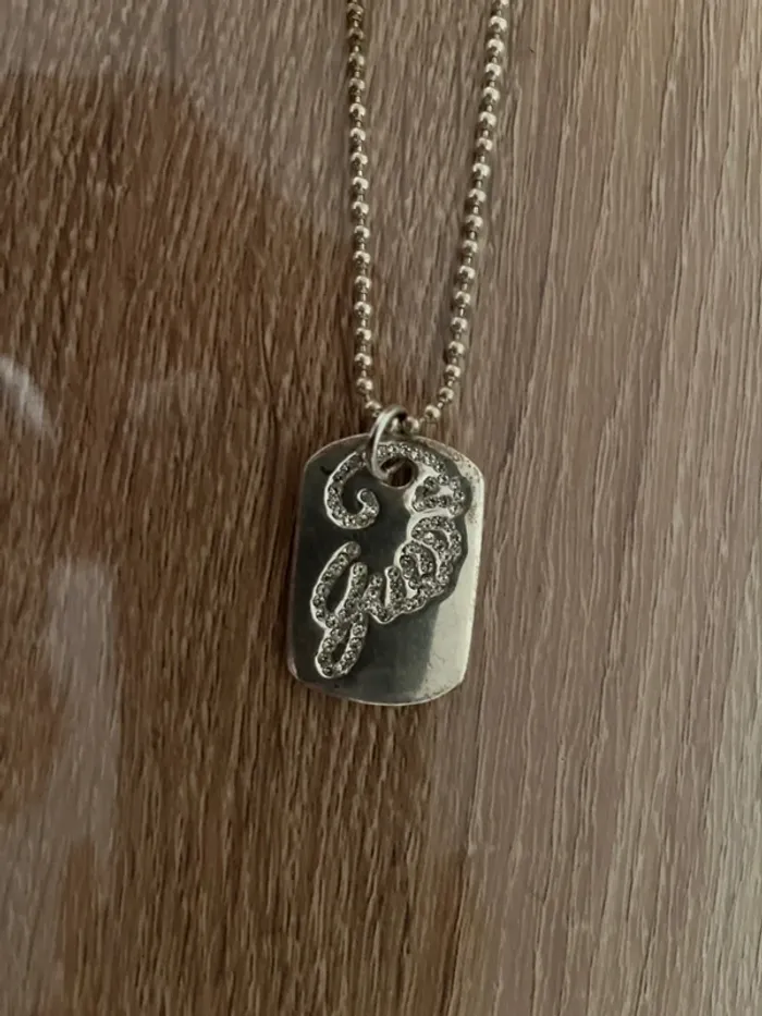 Collier pendentif plaque guess - photo numéro 2