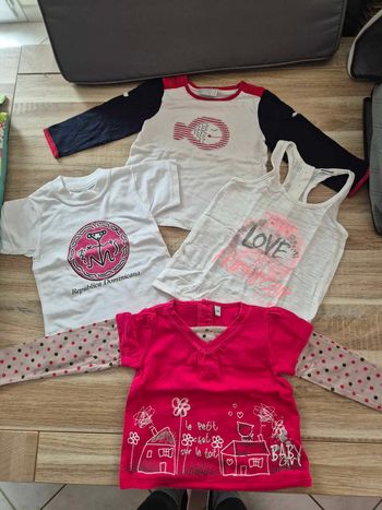 Lot 2 t-shirt + 2 pulls fille 2 ans