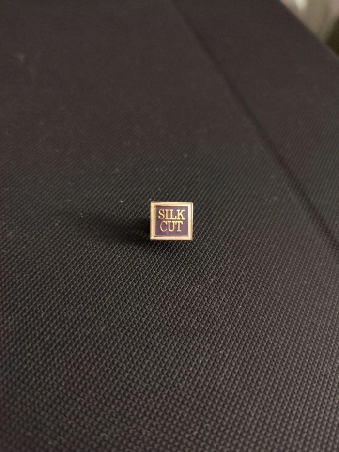 Micro Pin's Cigarettes Silk Cut