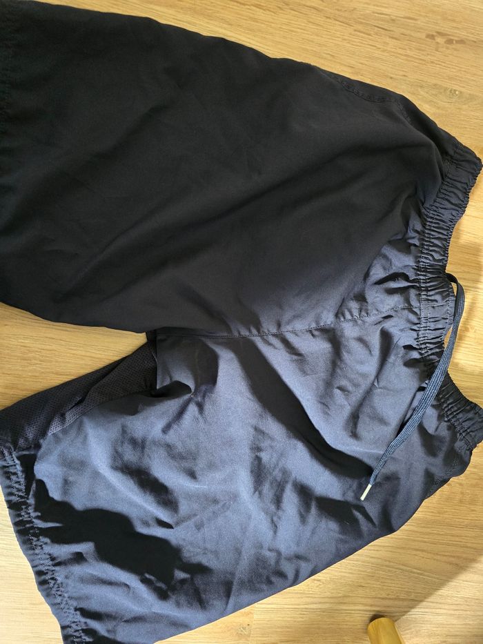 A vendre vetements de sports - photo numéro 2
