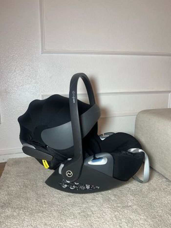 Cosy Cybex Cloud Z i-Size de la gamme Platinum avec sa base Isofix. - photo numéro 5