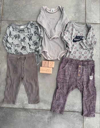 Lot de 3 body Nike petit bateau H&M avec pantalon Zara taille 12 mois