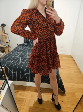 Robe fleurie rose rouges à volants Bershka taille 38 / M