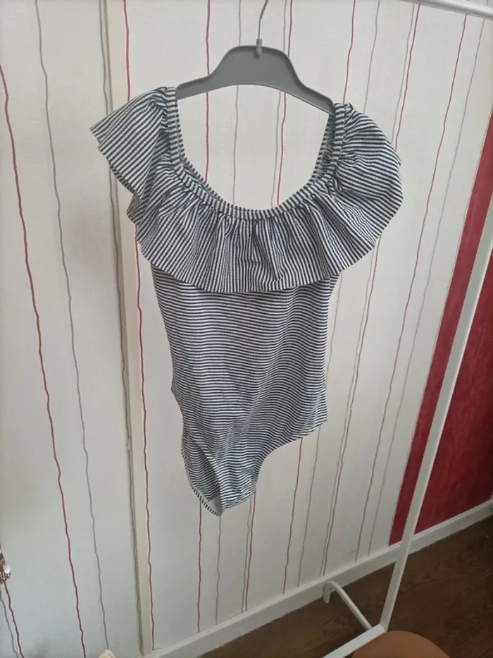 Joli maillot de bain fille Primark 9/10 ans - photo numéro 2
