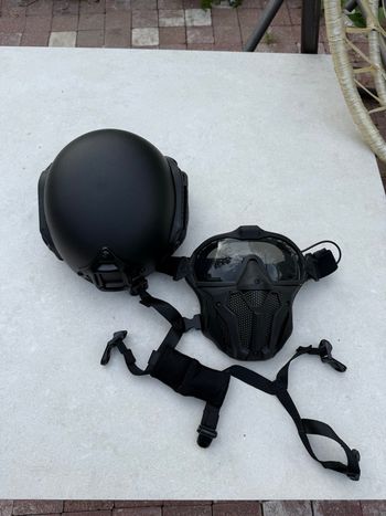 Airsoft casque noir avec masque ventilé