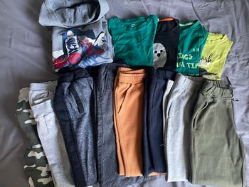 Lot 8 ans hiver 8  joggings