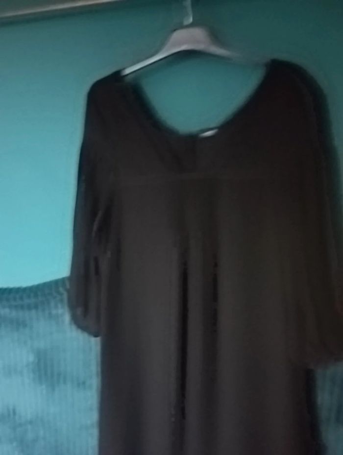 Robe chic en voile noir bordé dentelle - photo numéro 4