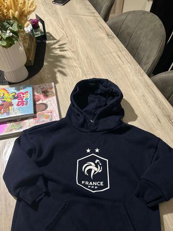 Pull capuche 3/4 ans