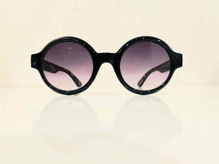 Lunette de soleil mixte ronde noire bras marron léopard uvprotection catégorie 3 - photo numéro 2