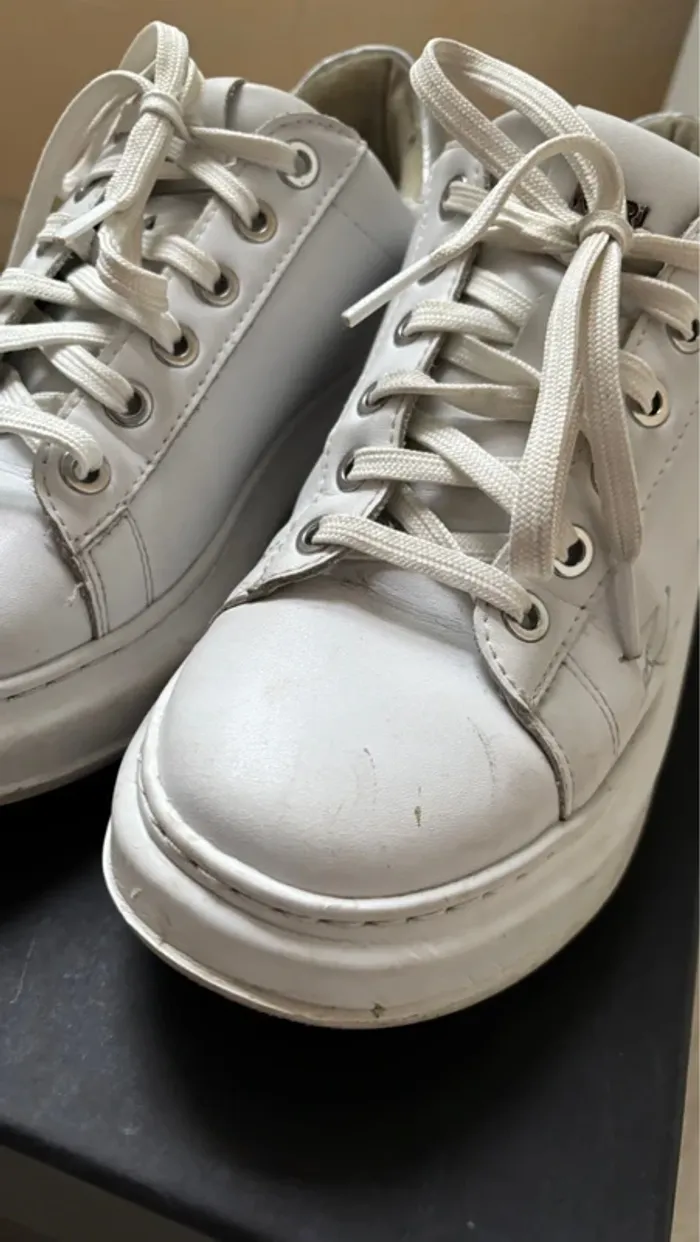 Baskets blanches et argentées à lacets - logo - Karl Lagerfeld - photo numéro 5