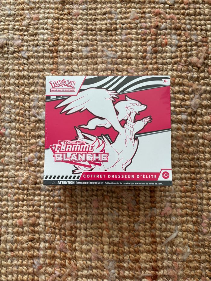 ETB Pokémon - EV10.5 - Flamme Blanche (défaut)