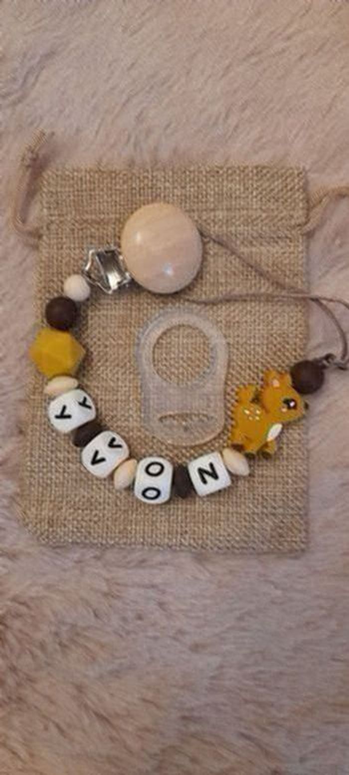 Attache tétine personnalisé avec adaptateur et pochette cadeau