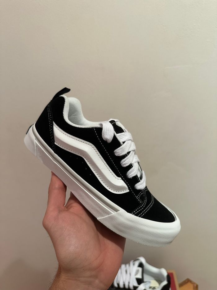 Vans knu skool black and White - Taille 35 / Neuve