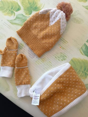 Ensemble bonnet moufles tour de cou