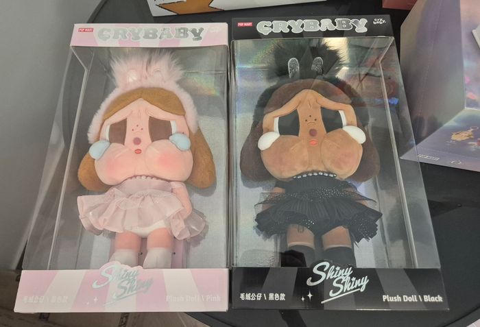 Popmart Crybaby shiny shiny black & Pink - photo numéro 2