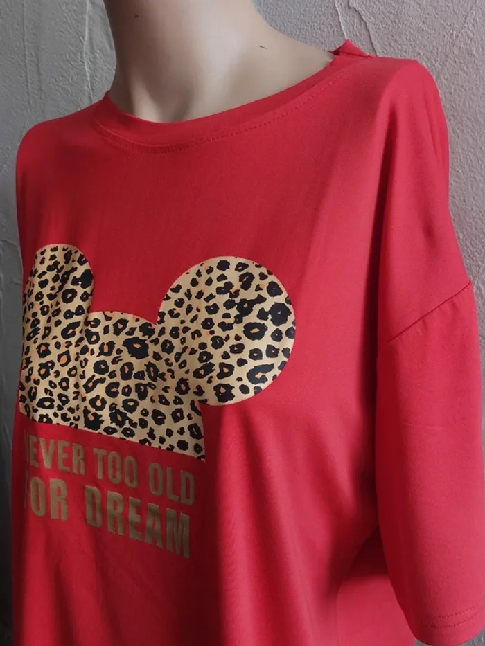 T-shirt rouge 'Never Too Old For Dream' - photo numéro 3