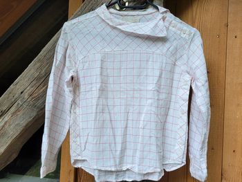 Très beau chemisier, coupe originale, Zara, 9 ans, couleur crème à carreaux roses