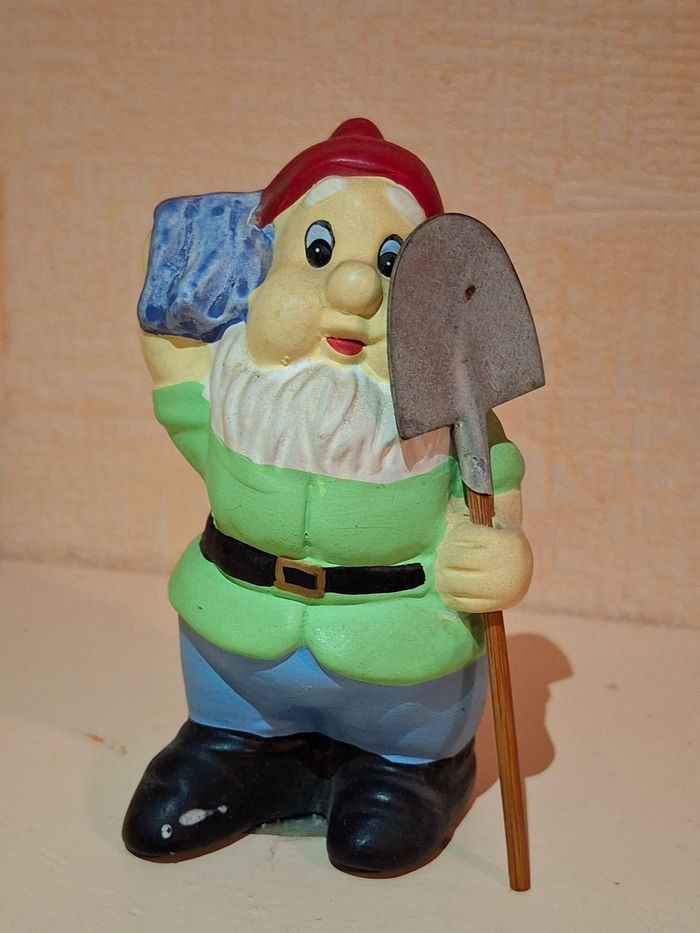 Bibelot petit nain décoratif