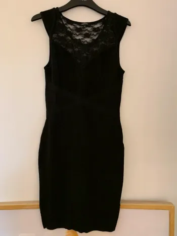 Robe noire à dentelle Morgan taille M
