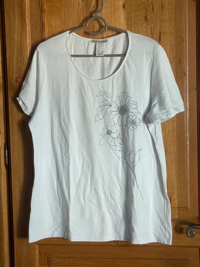 T-shirt blanc à fleur