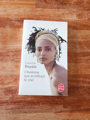 Livre : l'homme qui m'offrait le monde