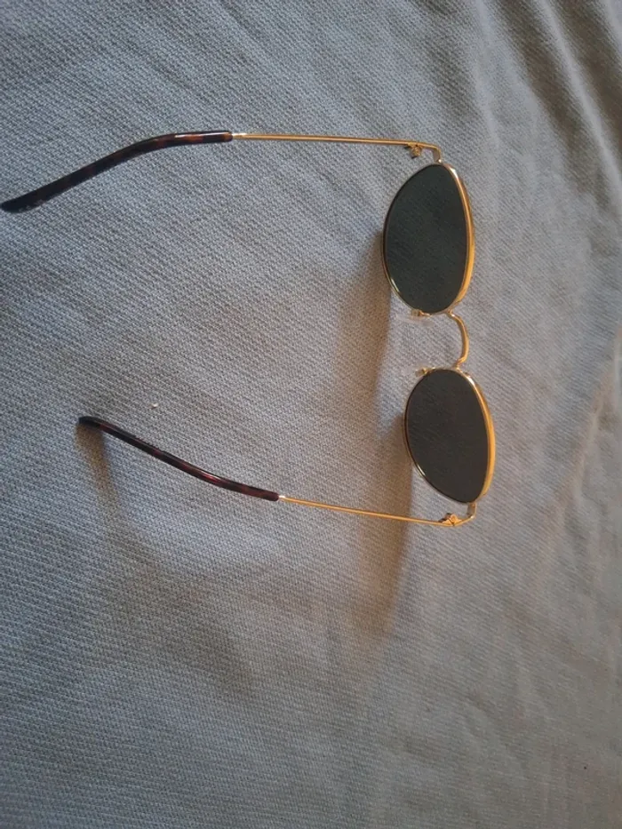 Lunette de soleil - photo numéro 2