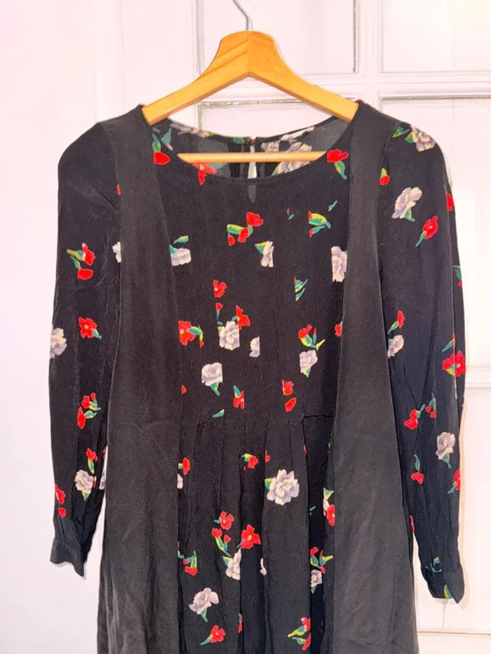 Robe Pablo  Taille 38 Avec empiècement en soie  Valeur 230 euros - photo numéro 2