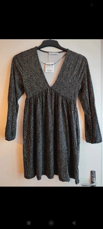 Robe noire et blanche à fleurs ceintrée taille XS Pull and Bear Neuve avec etiquette