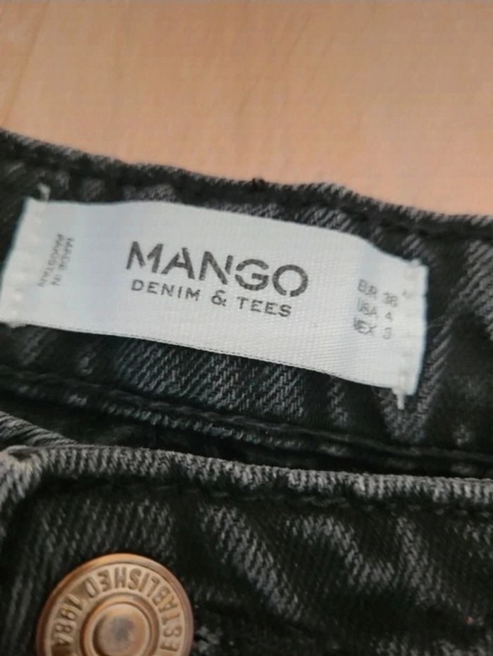 Short noir en jean avec déchirures Mango - photo numéro 3