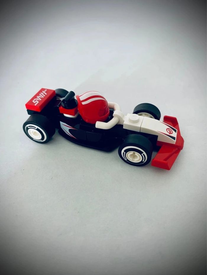 Minifigurine LEGO Série Formule 1 (71049) - N 10 Haas - Très bon état - photo numéro 3