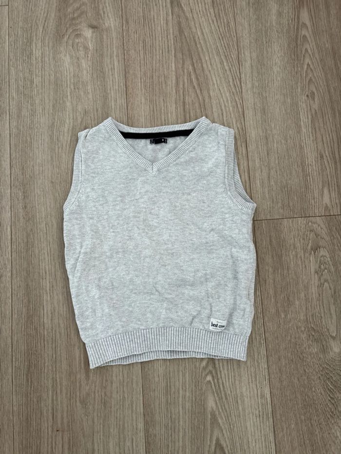 Pull sans manche col V