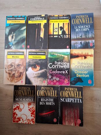 Lot de 11 thrillers de Patricia Cornwell en bon état