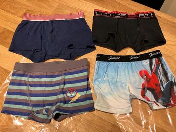 Lot de 4 divers marques 3-4 ans