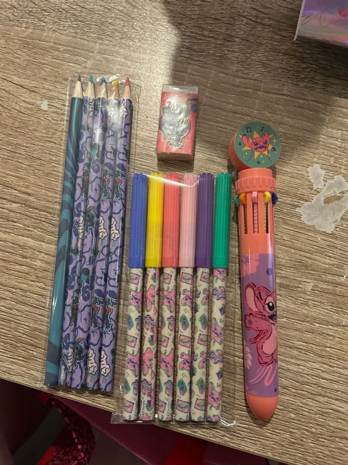 Lot fournitures scolaires stitch