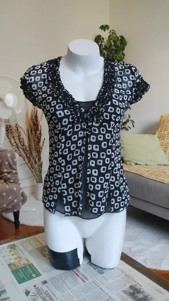 Blouse vintage manches courtes 2 pièces intégrées tissu légère