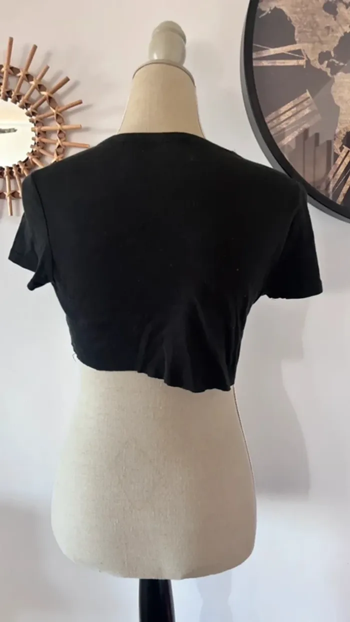 💕 top court déchiré avec trou taille 36 38 - photo numéro 2