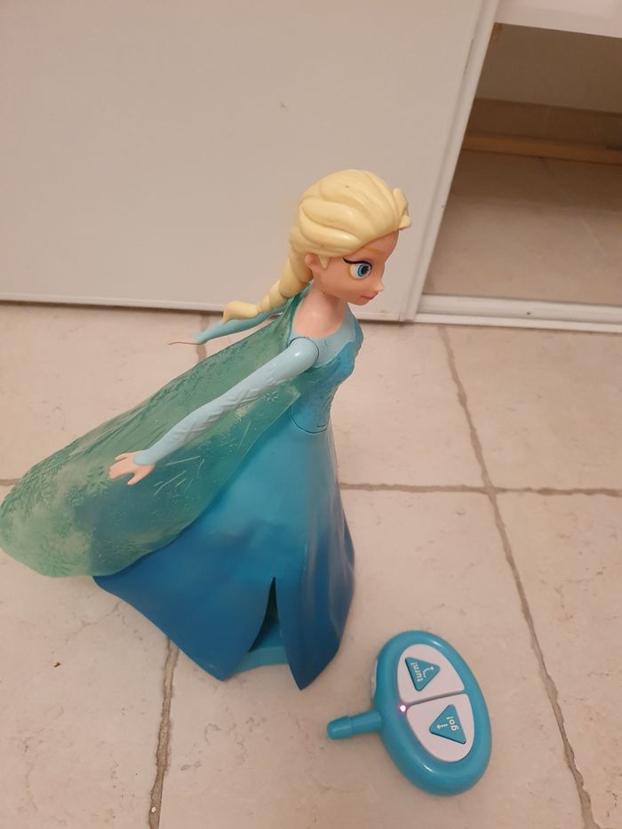 Reine des neiges télécommandée - photo numéro 3