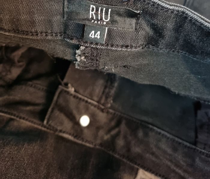 Jean noir avec broderie taille 44 - photo numéro 5