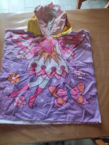 Poncho bain, piscine violet fée