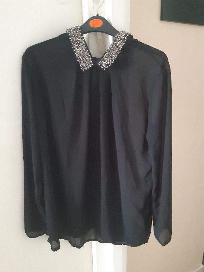 Chemise col perles