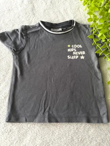Très beau tee shirt à courte manche petit garçon