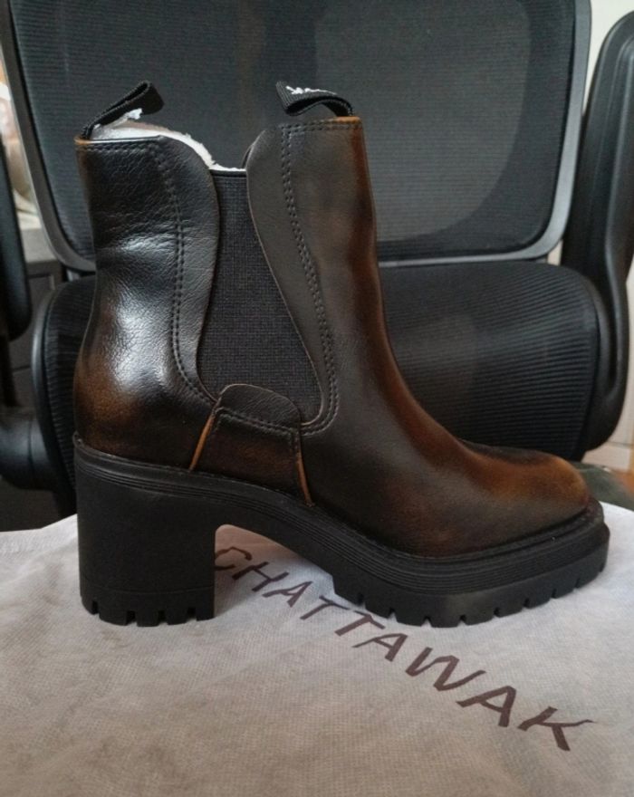 Bottines noires et cuir vieilli 36