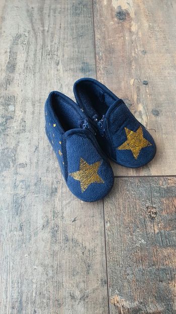 Chaussons  taille 19 en très bon état
