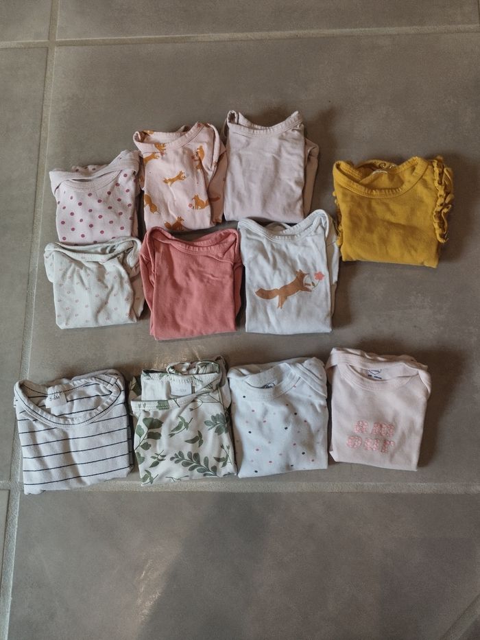 Lot de vêtements fille 6 mois - photo numéro 2