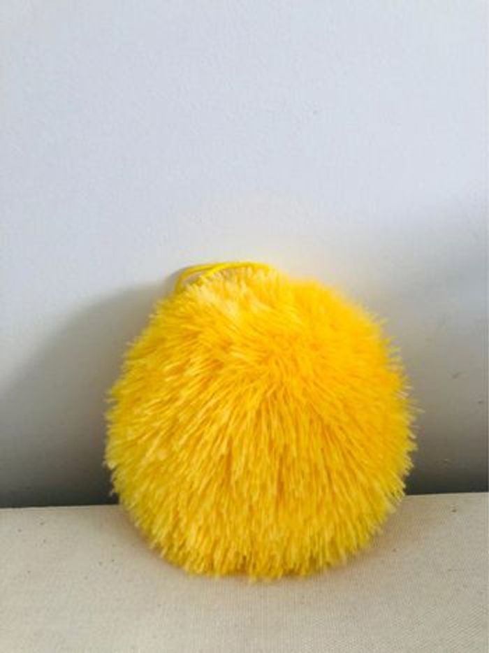 Peluche boule smiley yeux cœurs - photo numéro 4