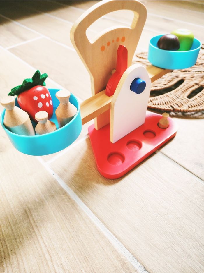 🍄 Balance marchand(e) fruits et légumes Montessori en bois - photo numéro 3