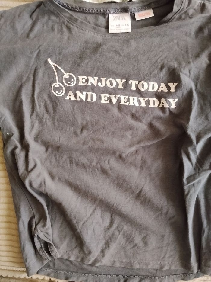 Lot t shirt filles 4 ans - photo numéro 6