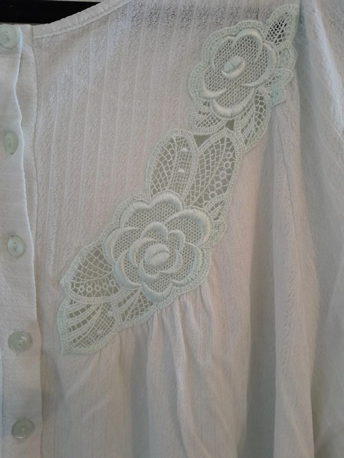 Chemise de nuit, taille 52, Marque La plus Belle, couleur vert très clair - photo numéro 3