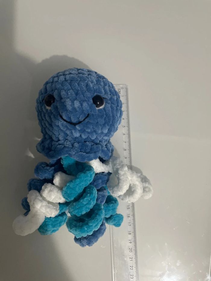 Pieuvre / méduse amigurumi bleue - photo numéro 7